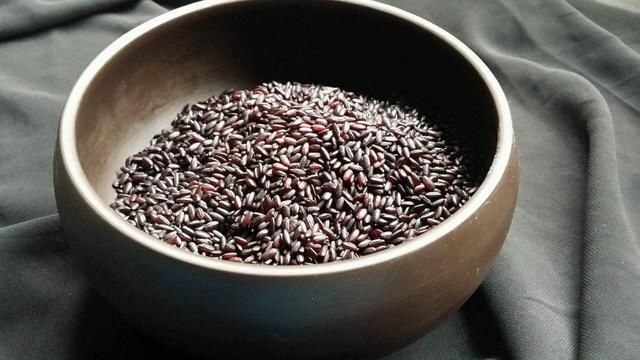 晚上睡不着又多梦怎么办?1个简单食疗方,效果