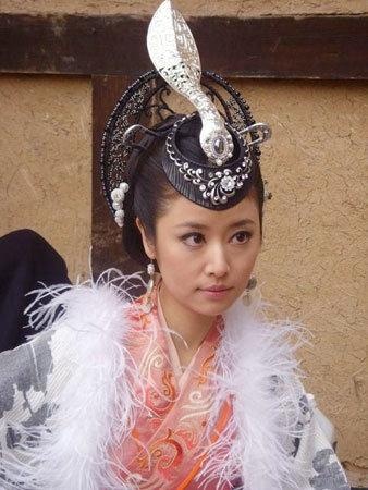 苏妲己一角成名,两度离婚,戏里禁烟,戏外吸毒,儿子都被连累