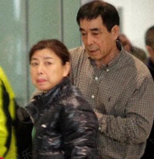 郭晶晶父母生活照曝光 母亲好有气质 女儿婚礼曾让他们不高兴