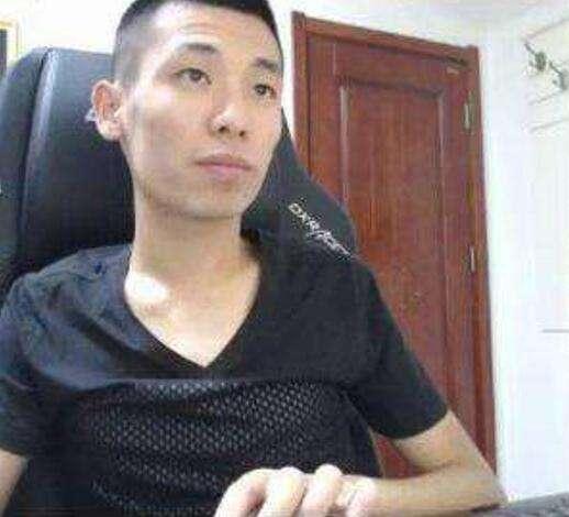 斗鱼三大主播礼物榜,一位平平无奇,一位跌落神