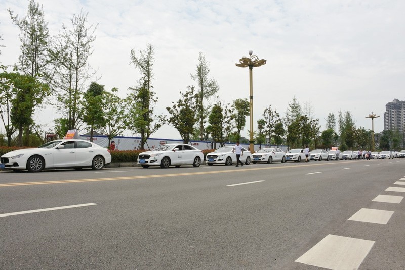 眉山:市民出行再添新交通工具 又一网约车入驻