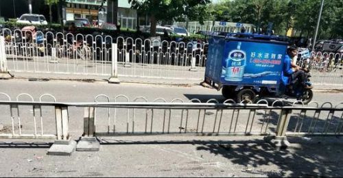 北京百子湾车祸现场图:奥迪女司机无证驾驶致