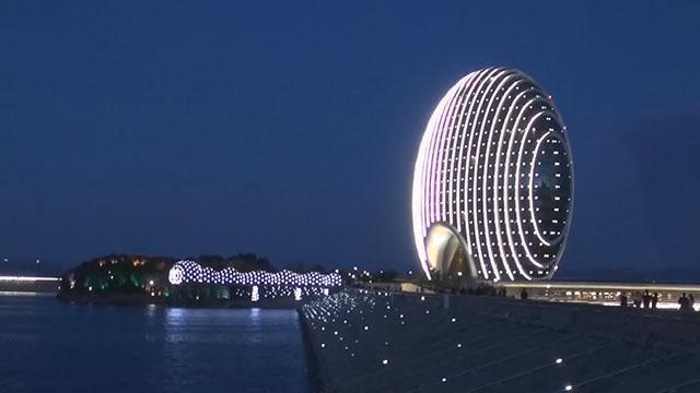 雁栖湖畔光影交织 静候高峰论坛隆重举行 雁栖湖畔光影交织 静候高峰论坛隆重举行