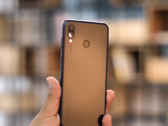 荣耀Play与坚果Pro 2s对比,麒麟970对比骁龙710