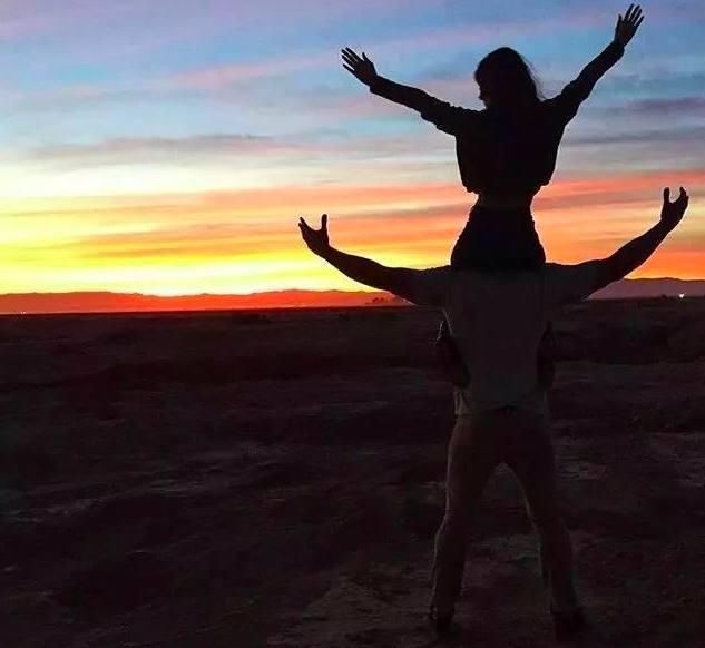 找个2米的肌肉男当男友是什么体验?你会幸福