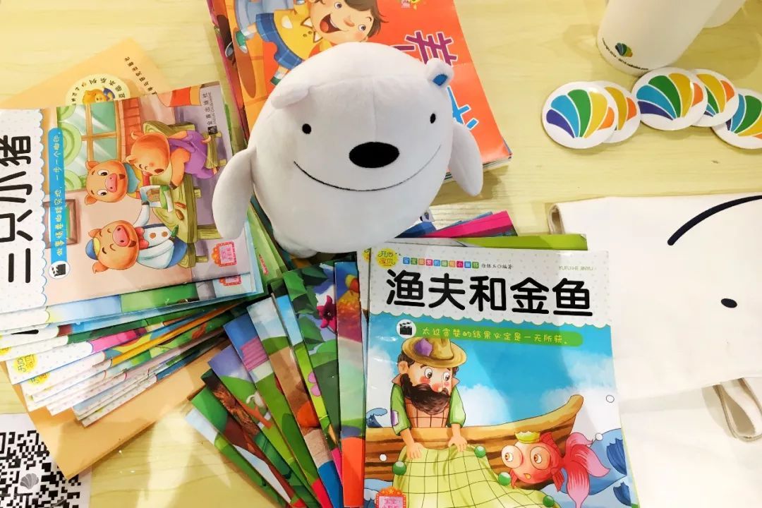 贝亲手捐赠的每一本图书,即将启程前往峨边山