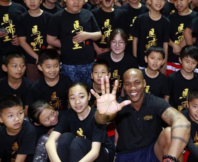 马布里成为北大附属中学初中篮球队总教练,将