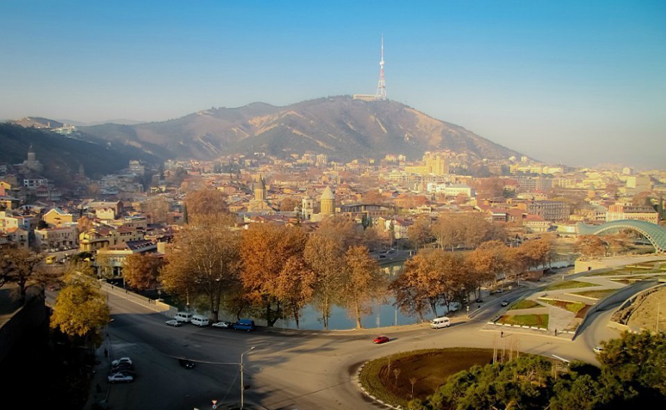 说到格鲁吉亚，相信它对于大部分中国人来说是一个相对陌生而神秘的国家。可能大家对这个国家的唯一印象是八年前的俄格战争。