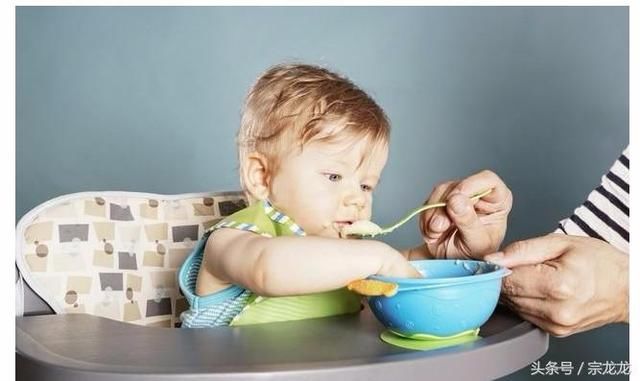 小孩子不能过早的吃盐,那应该几岁开始吃呢?