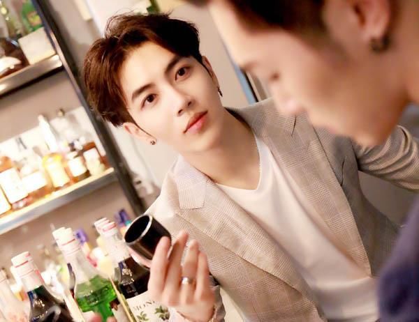 陈学冬秦奋什么关系 竟与王嘉尔都在韩国做过