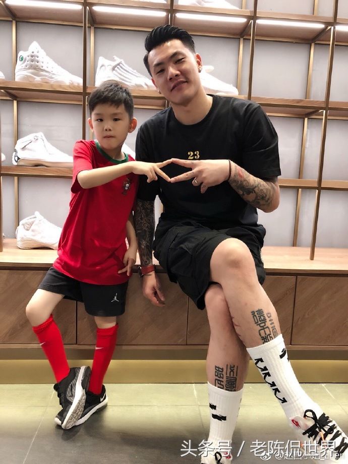 赵立琴狂晒王大雷父子与C罗合影 网友怒称:谁