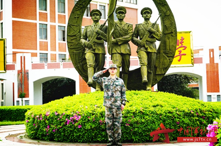 有人问:你觉得军营里最美的是什么?