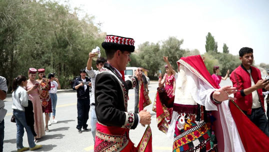 《我爱书画》新疆行——遇见塔吉克族婚礼（下）