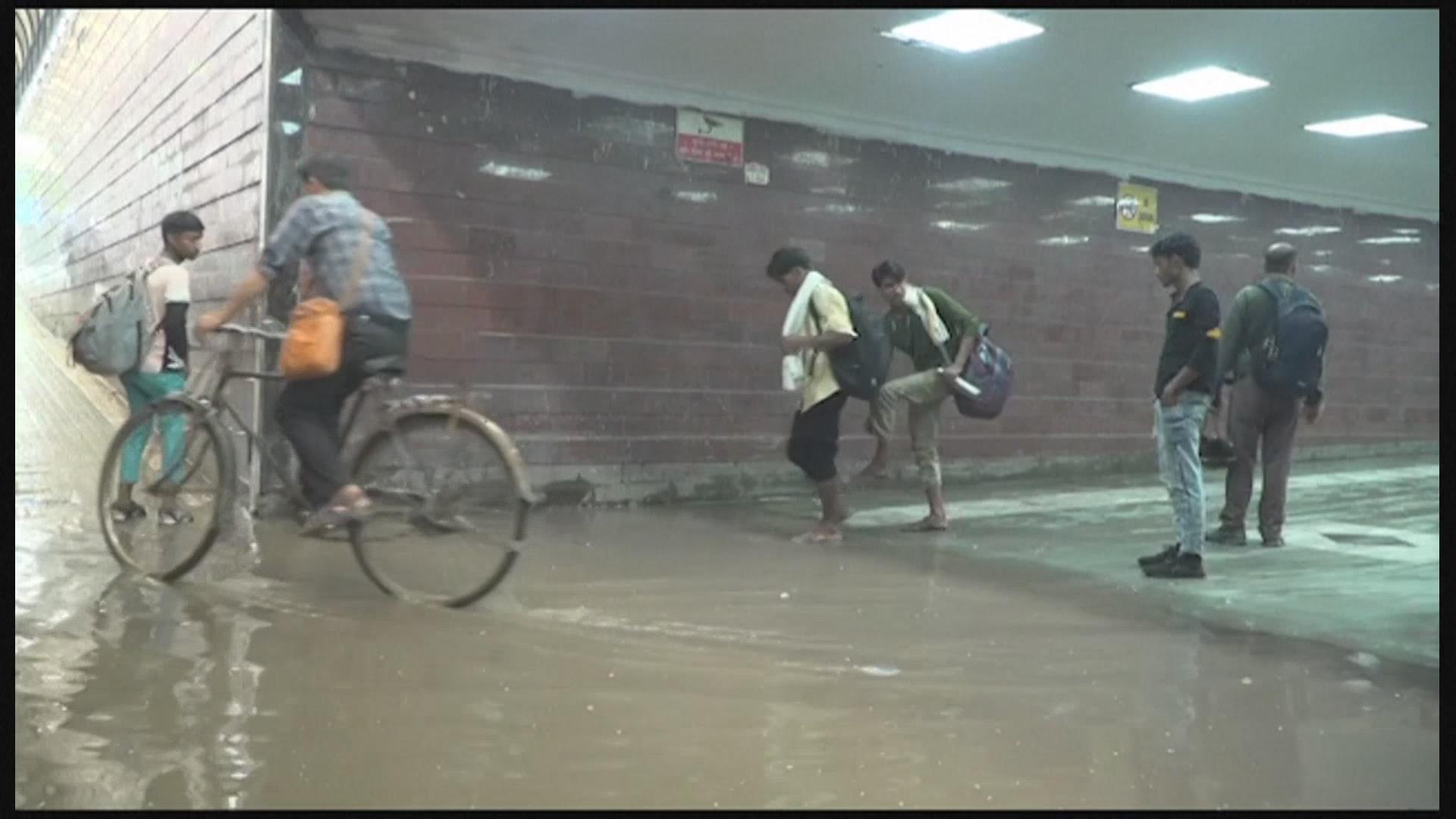 印度北部连日暴雨引发山洪致数十人遇难