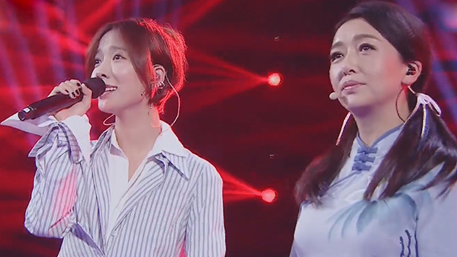 江珊王珞丹合体 《至少还有你》唱新意 江珊王珞丹合体 《至少还有你》唱新意
