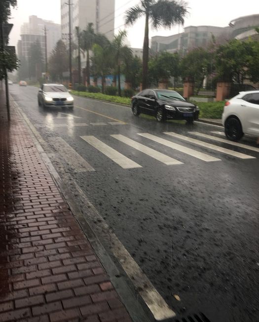 泉州暴雨橙色预警!已有学校停课!多处积水严重