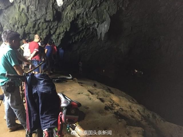 泰国12名足球队少年深林探险集体失踪