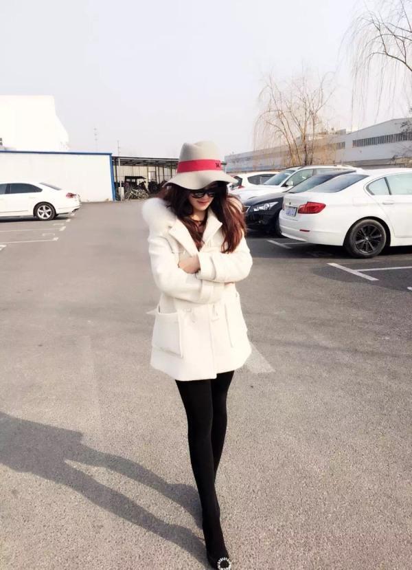 美女冬天这样穿丝袜的女人真的不冷吗?