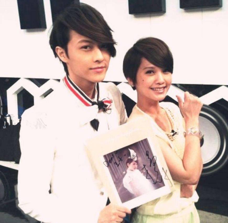 王子杨丞琳爱巢共度9小时的春宵夜,结束后窝在后座狂打求救电话