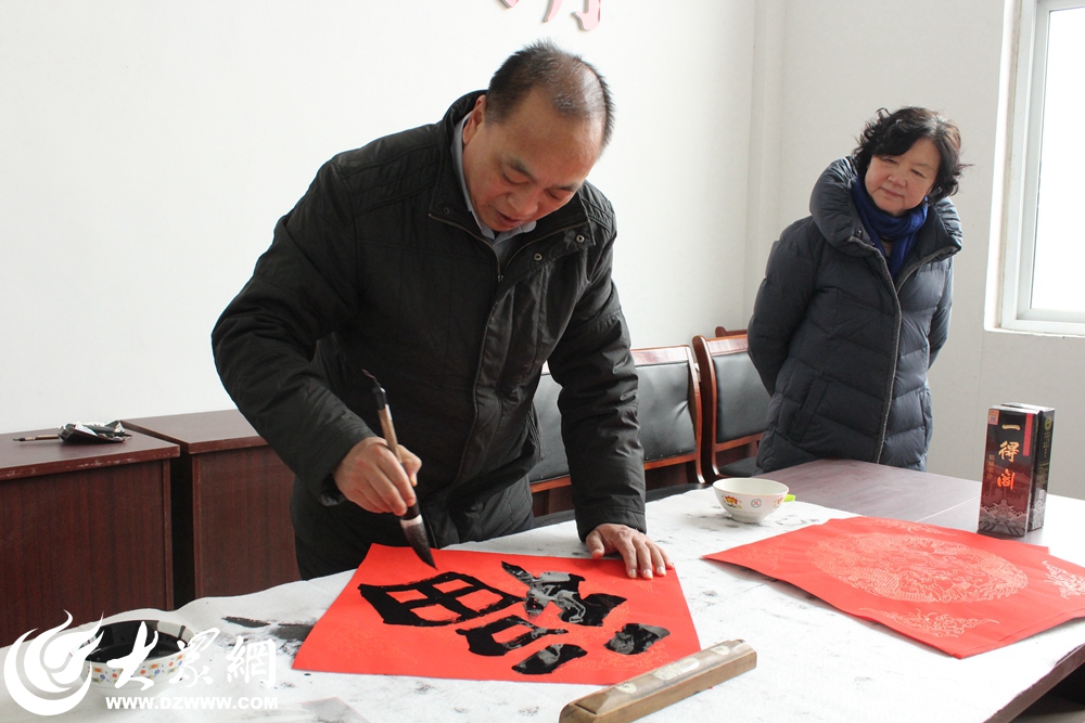 结对帮扶暖人心 青岛市政务服务管理办走访莱