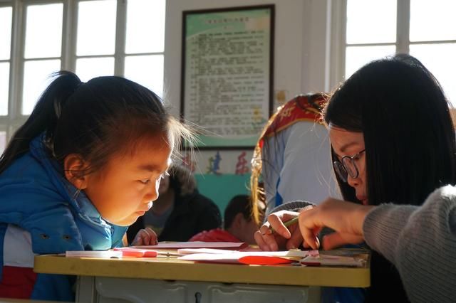 学秦皇岛分校19名大学生志愿者到山区小学支