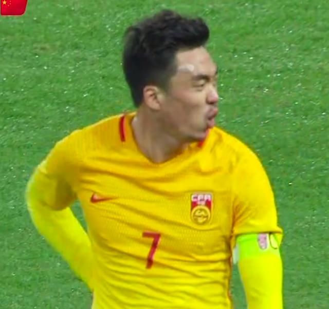 这4张图挖出中国足球最大毒瘤,里皮无语内心崩