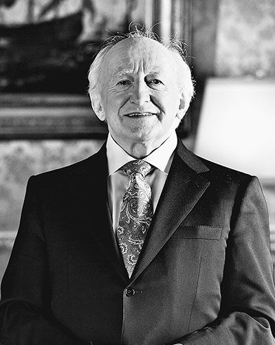 瓦拉德卡当选爱尔兰新总理