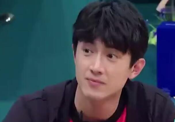 谢娜陈赫在林更新衣柜里发现他的秋裤上有口红