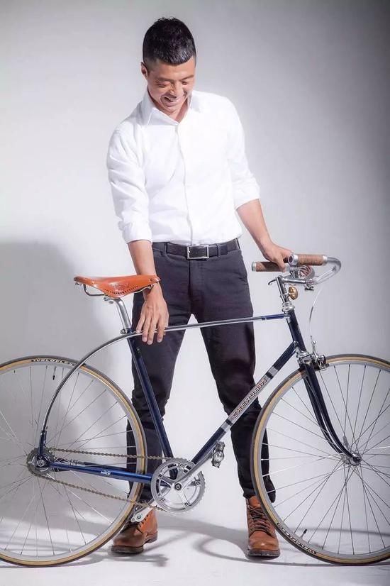 张向东,700公司董事长