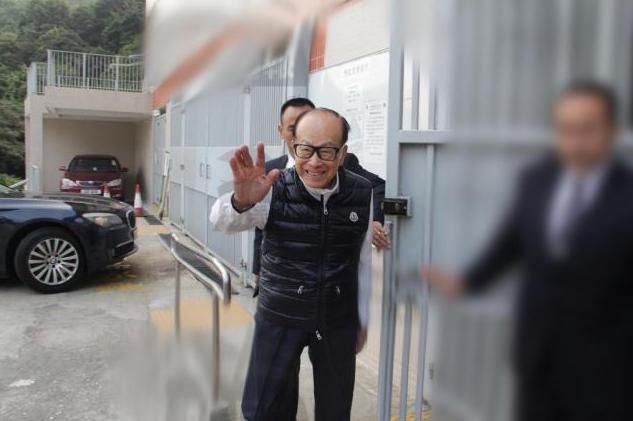 李嘉诚为孙子求学向学校捐款9千万被拒,对方拒