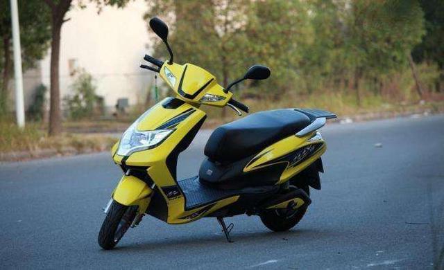 海南小汽车摇号,居民半夜去买车,游客内心十分