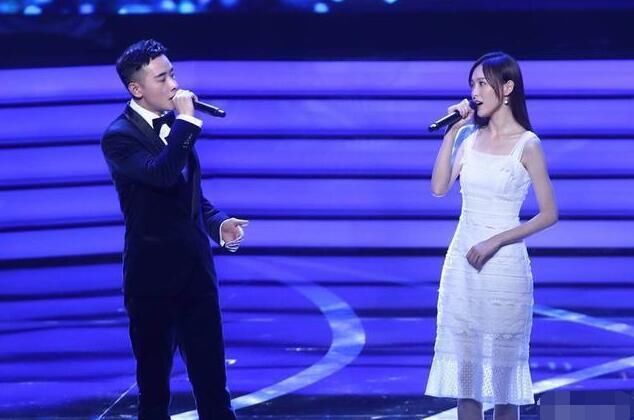 唐嫣罗晋戏里甜蜜合体,戏外亲密同台,小细节透