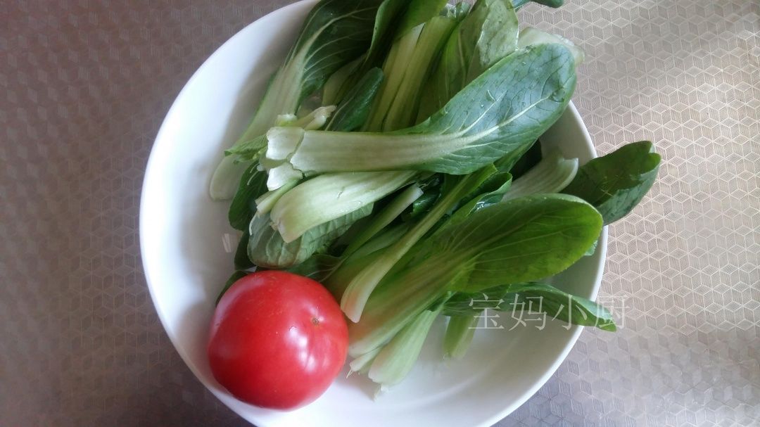 1备好食材.油菜柴胡洗净;西红柿洗净