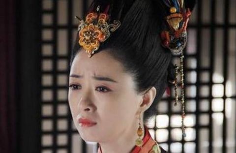 最美旗头,华妃凤冠多重?蒋欣揭秘,以斤做单位