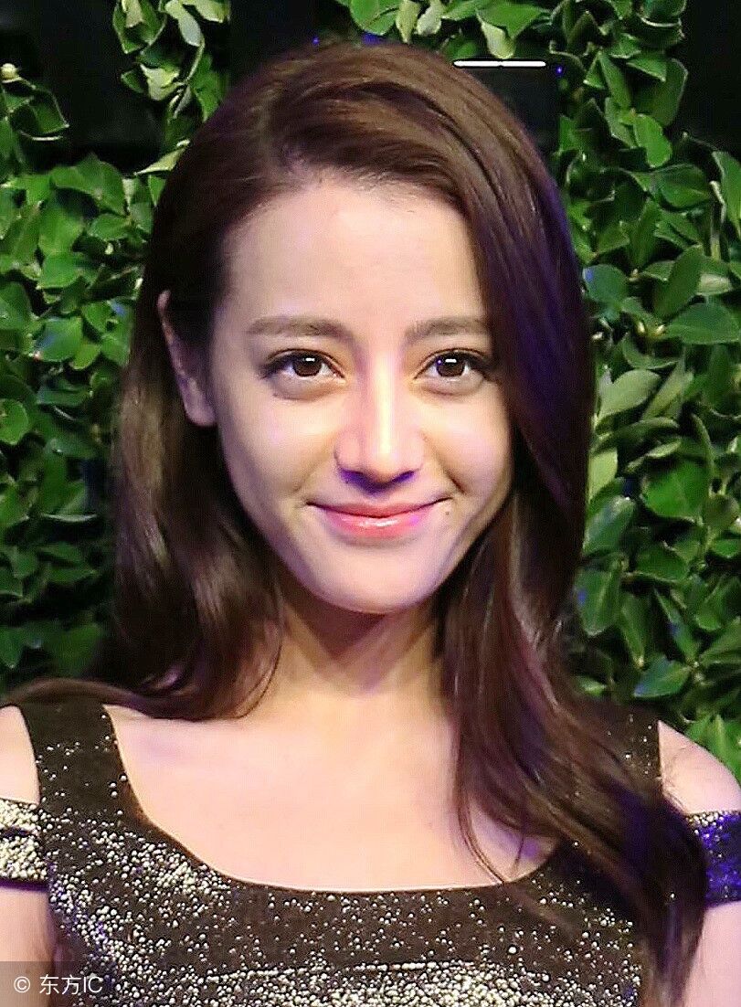 抖音网红因长相太像迪丽热巴被指整容,现场直