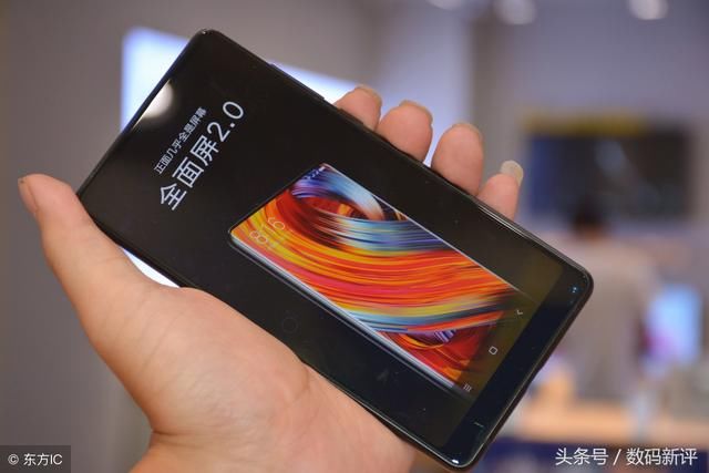 小米8的AMOLED屏与小米MIX2S的LCD屏哪个