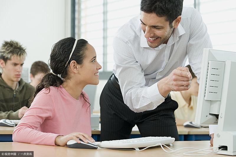 18年老师工资大涨?网友回复太心酸,让人陷入深