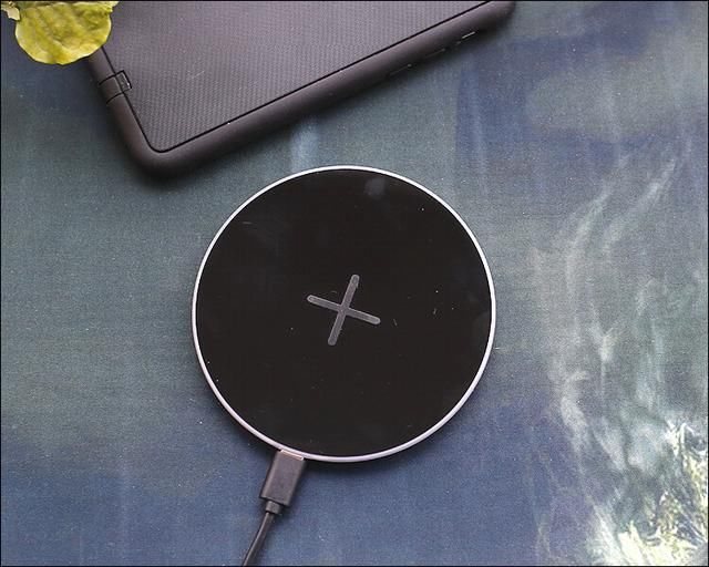 有线充电太繁琐,无线充电板让你进入智能新生