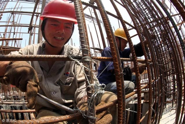 建筑工程发包给个人违法吗