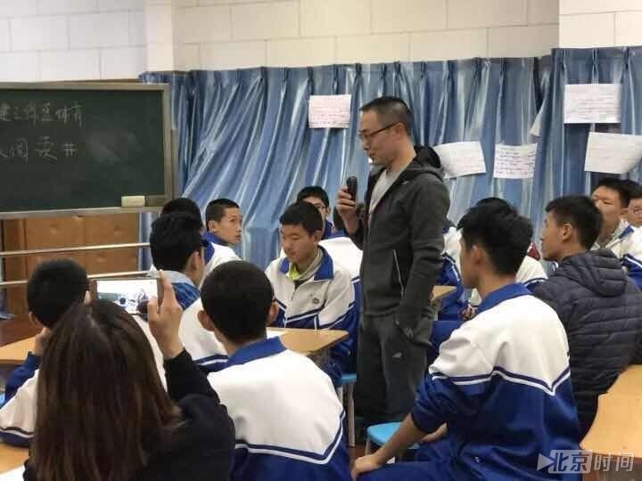 换个方式来看球——魏翊东老国展开讲“足球阅读课” 换个方式来看球——魏翊东老国展开讲“足球阅读课”