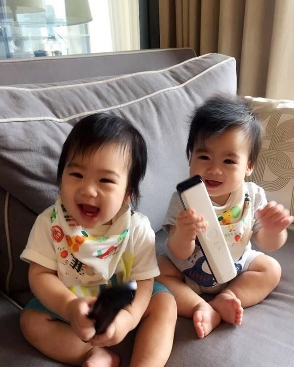 林志颖带俩儿子坐飞机,陈若仪偏心老二,老三可