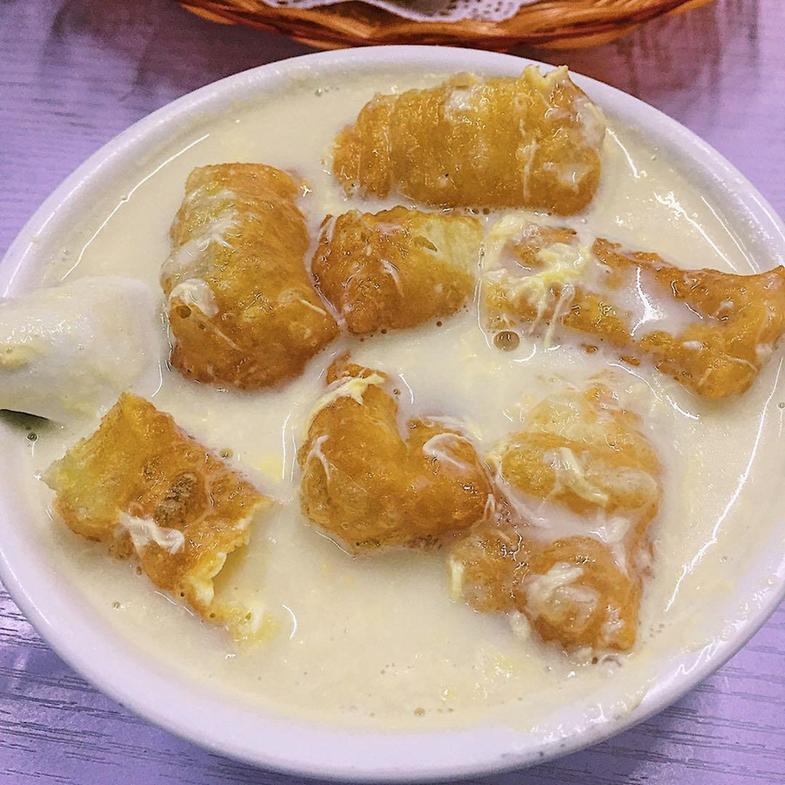 这家潮汕甜汤豆浆油条早餐店,却只在晚上开