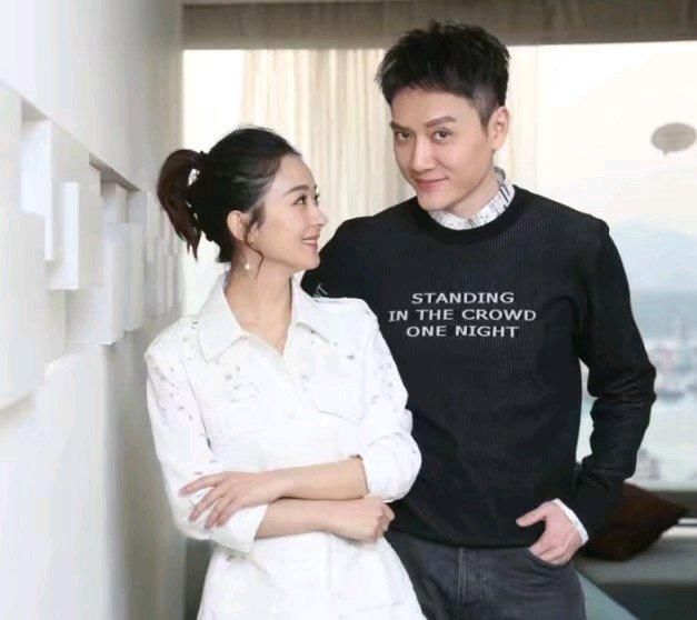 一张照片说明赵丽颖冯绍峰在一起了,章泽天霍