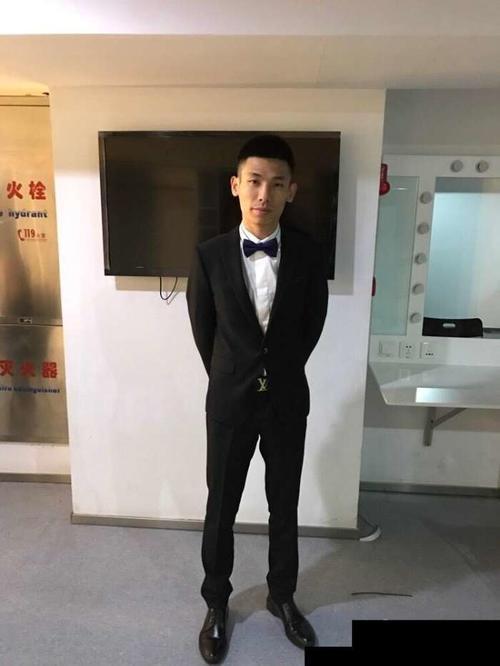 旭旭宝宝确定来斗鱼了,在大龙猫直播间现身直