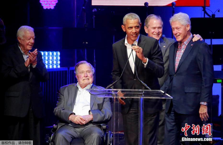 五名美国前总统同台 为飓风灾民筹款