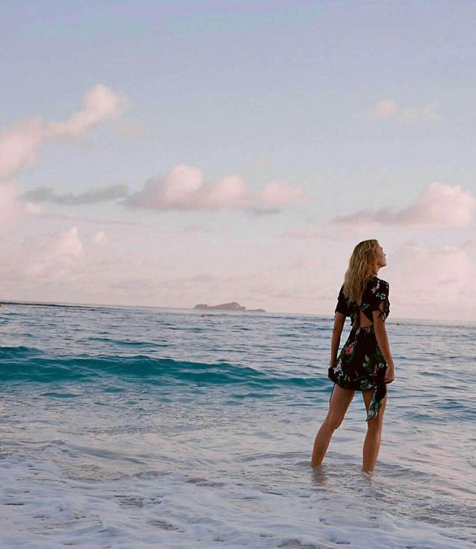 有意思!维密KK,AA和糖糖的沙滩照 PK 刘雯何