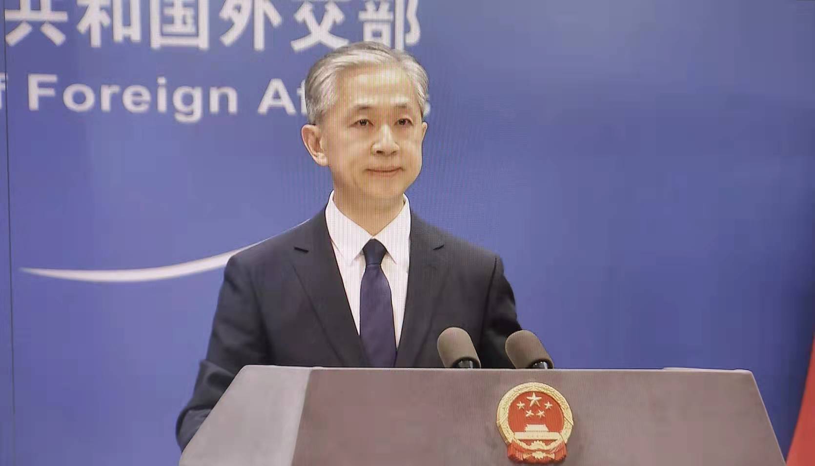 外交部：呼吁各国在军事领域负责任地开发和利用人工智能技术