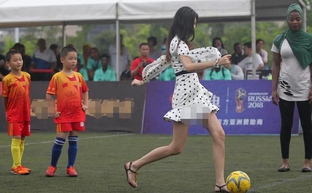 国足后继无人武磊已算顶级!太多人打着校园足