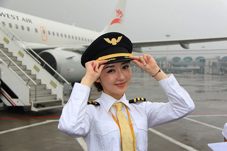 实拍:赵楠是西部航空公司的最美女飞行员,比空