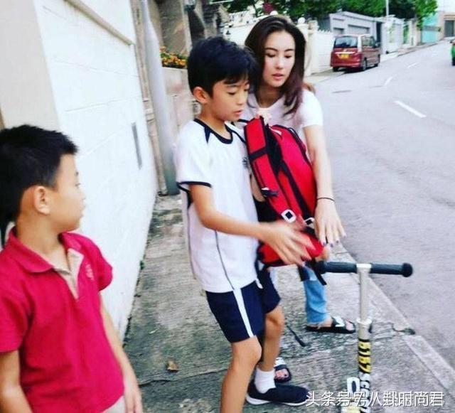 王菲怀孕大肚子遮不住,谢霆锋花800万祈福,张